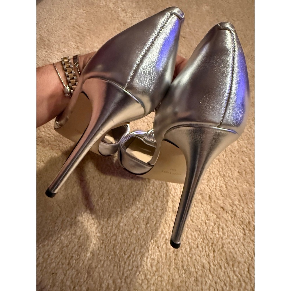 Gently Used Silver NINE WEST Bow Heels Size 11 - Picture 5 of 9